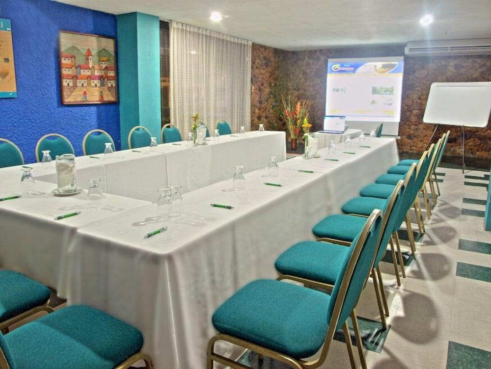 Hotel Guadaira Resort Melgar Eksteriør bilde